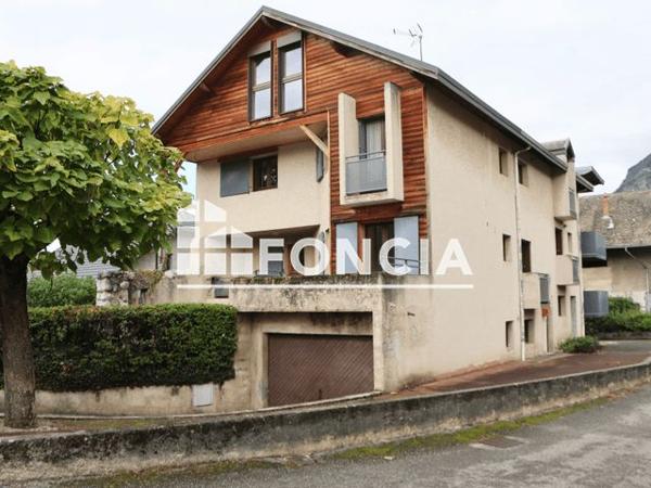 À vendre Immeuble 300 m² - Porte-de-savoie 73800