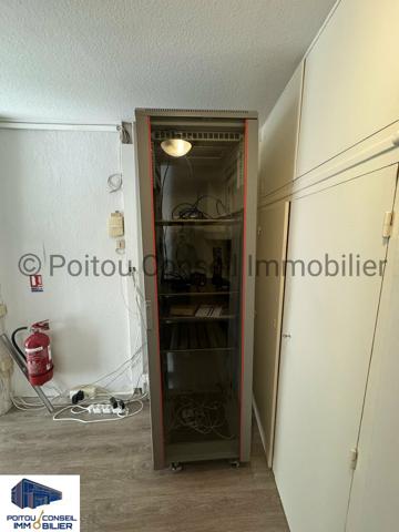 CENTRE VILLE AVENUE DE LA ROCHELLE 80m2 BUREAUX