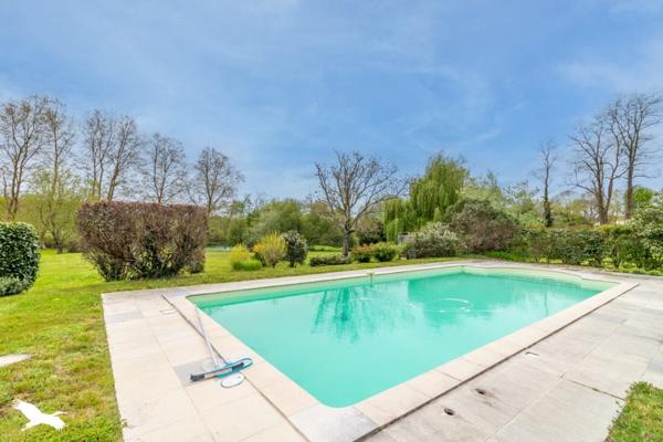 Maison à vendre |  Saint-Vincent-de-Paul |  9 pièces | 250 m²