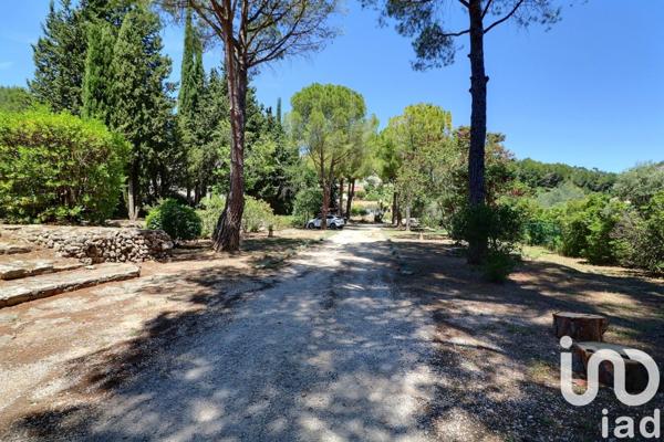 Maison 9 pièces de 195 m² à Roquevaire (13360)