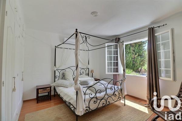 Maison 9 pièces de 195 m² à Roquevaire (13360)