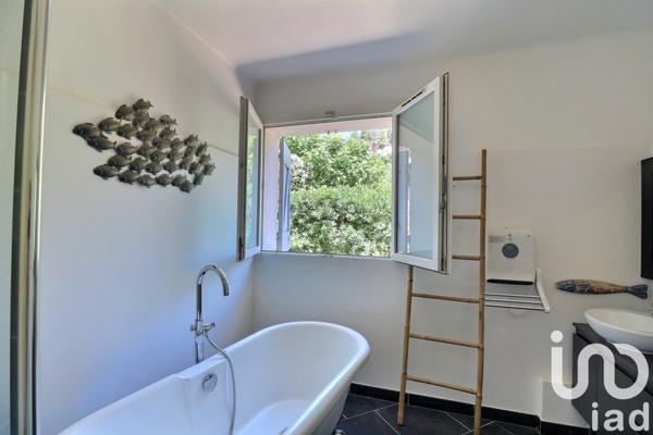 Maison 9 pièces de 195 m² à Roquevaire (13360)