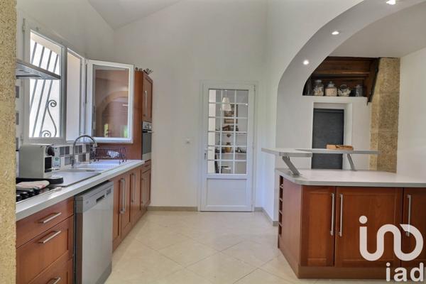 Maison 9 pièces de 195 m² à Roquevaire (13360)