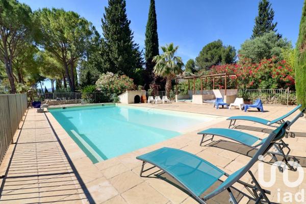 Maison 9 pièces de 195 m² à Roquevaire (13360)