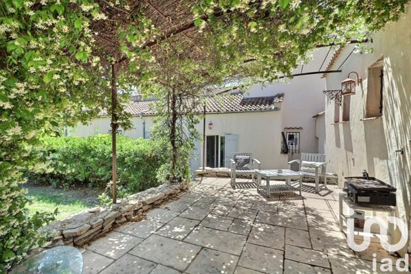 Maison 9 pièces de 195 m² à Roquevaire (13360)