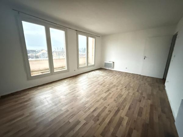 2 PIÈCES CENTRE LIEUSAINT 48.97 m2 - TERRASSE - 2 PARKINGS