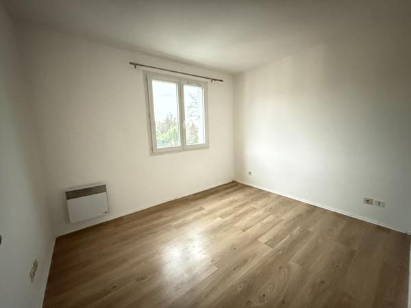 2 PIÈCES CENTRE LIEUSAINT 48.97 m2 - TERRASSE - 2 PARKINGS