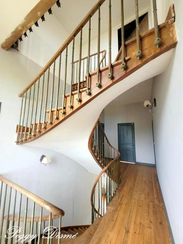 Propriété à vendre 14 pièces SAINT JEAN D'ANGELY (17) - Ancien domaine viticole, Bâti de 940 m2, Maison de maître, Dépendances.