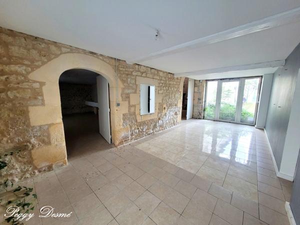 Propriété à vendre 14 pièces SAINT JEAN D'ANGELY (17) - Ancien domaine viticole, Bâti de 940 m2, Maison de maître, Dépendances.