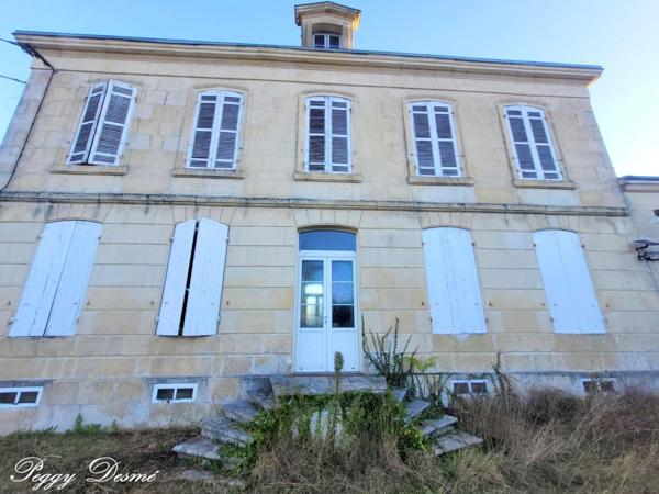 Propriété à vendre 14 pièces SAINT JEAN D'ANGELY (17) - Ancien domaine viticole, Bâti de 940 m2, Maison de maître, Dépendances.
