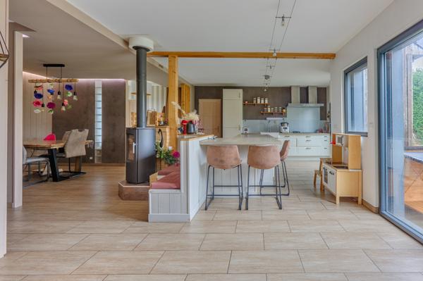 Maison
                                                                                                                                                                                                                                                                                                                        7 pièce(s)                                                                                                                                                                                                          4 chambre(s)                                                                                                                                                                                                          130  m²