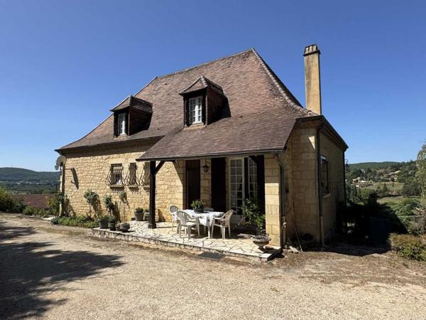 Maison ancienne - Saint-cyprien Grande maison en pierre avec vue dominante à proximité du centre du village sur un terrain de plus de 2000 m2