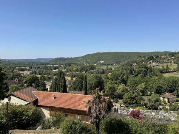 Maison ancienne - Saint-cyprien Grande maison en pierre avec vue dominante à proximité du centre du village sur un terrain de plus de 2000 m2
