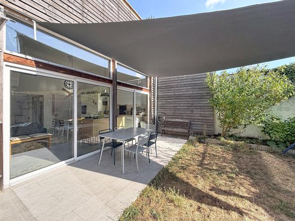 Maison
         5 pièces
        - 137 m² Exclusivité 825 000 € *