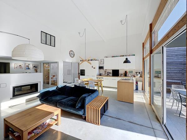 Maison
         5 pièces
        - 137 m² Exclusivité 825 000 € *