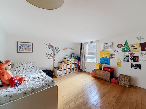 Maison
         5 pièces
        - 137 m² Exclusivité 825 000 € *