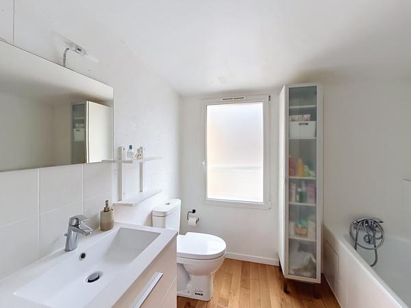 Maison
         5 pièces
        - 137 m² Exclusivité 825 000 € *
