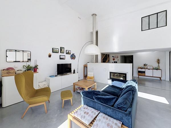 Maison
         5 pièces
        - 137 m² Exclusivité 825 000 € *