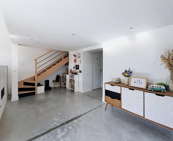 Maison
         5 pièces
        - 137 m² Exclusivité 825 000 € *