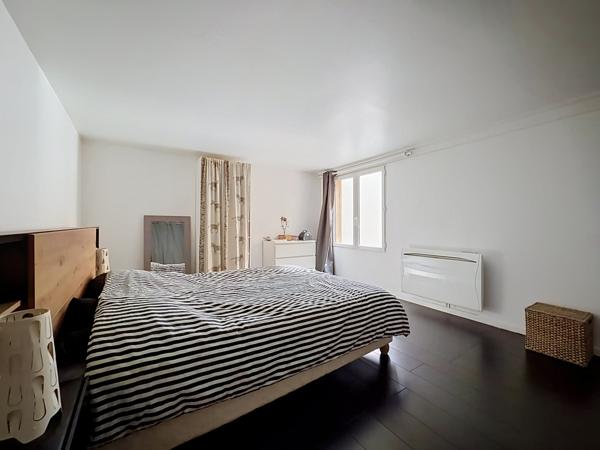 Maison
         5 pièces
        - 137 m² Exclusivité 825 000 € *