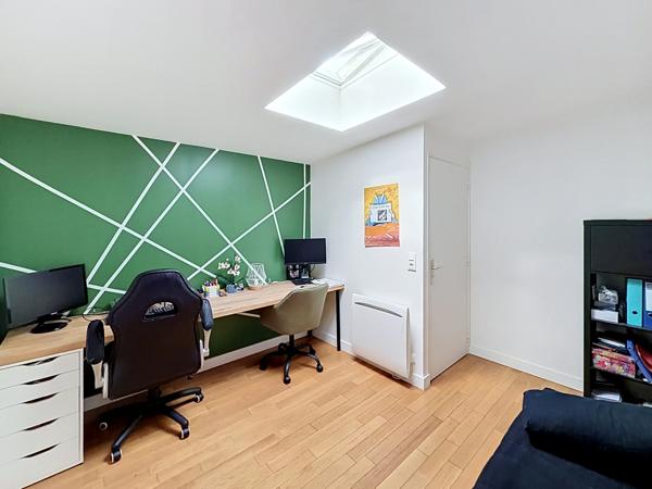 Maison
         5 pièces
        - 137 m² Exclusivité 825 000 € *