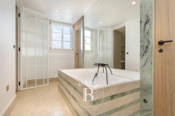 Paris 7ème, Appartement 2 Chambres -  135 m² à vendre