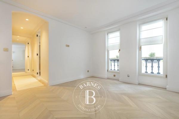 Paris 7ème, Appartement 2 Chambres -  135 m² à vendre