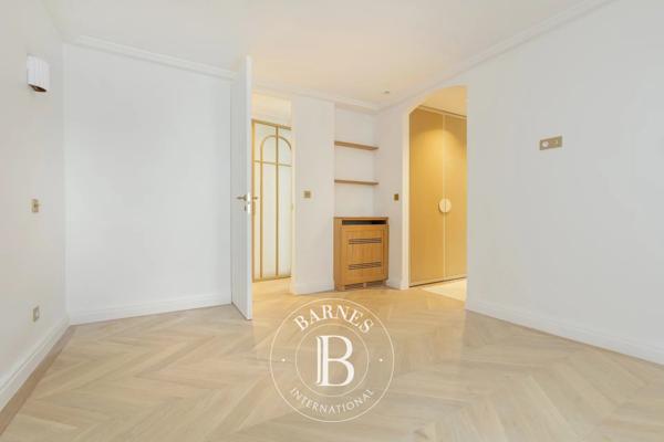 Paris 7ème, Appartement 2 Chambres -  135 m² à vendre