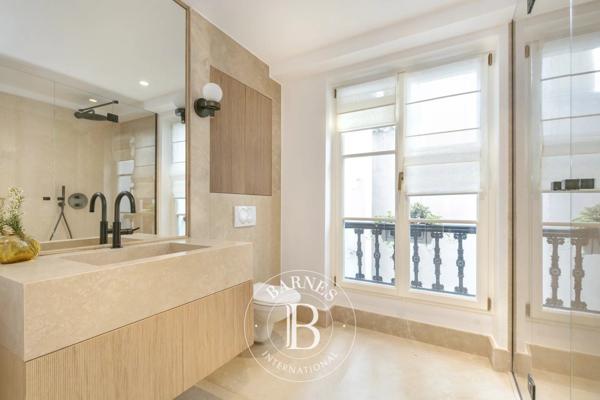 Paris 7ème, Appartement 2 Chambres -  135 m² à vendre