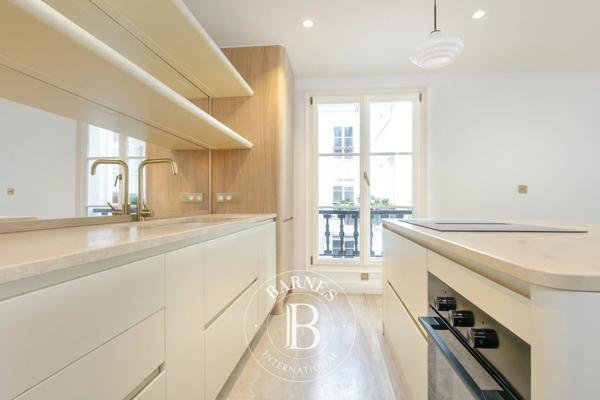 Paris 7ème, Appartement 2 Chambres -  135 m² à vendre