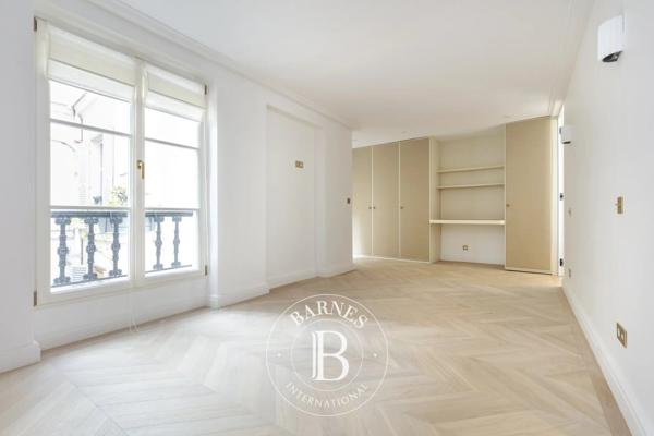 Paris 7ème, Appartement 2 Chambres -  135 m² à vendre