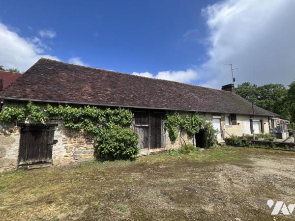 COUTERNE, a 3 min de BAGNOLES DE L’ORNE, longère à rénover sur terrain d'1ha