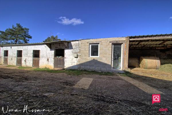 ECURIES 10 BOXES 4 HECTARES