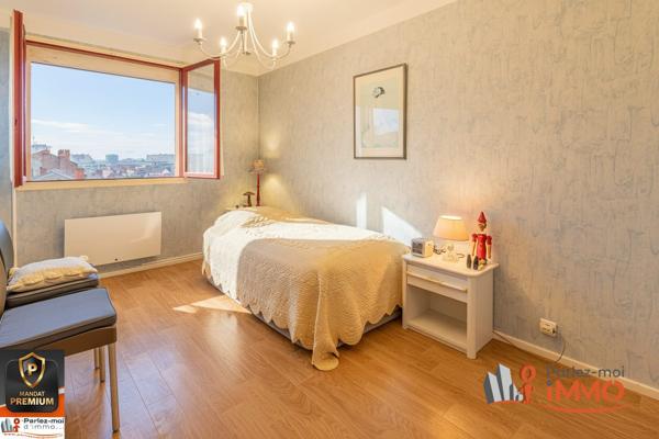 CENTRE ROANNE ! T4 + BALCON + ASCENSEUR + PARKING S/S + CAVE