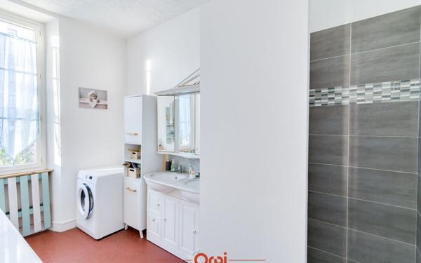 Appartement à vendre    3 pièces • 77,05 m2 Marseille 13
