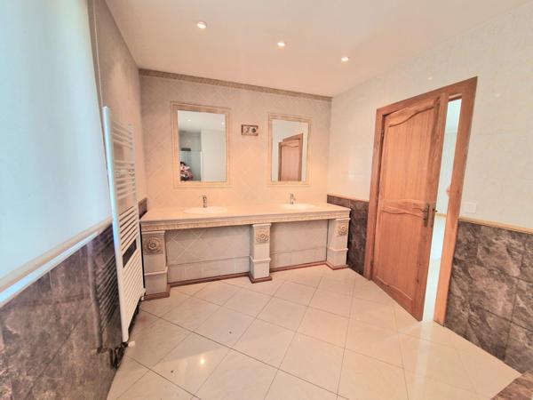 MAISON DE VILLE A SAISIR