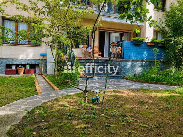 Appartement
         6 pièces
        - 160 m² 1 070 000 € *