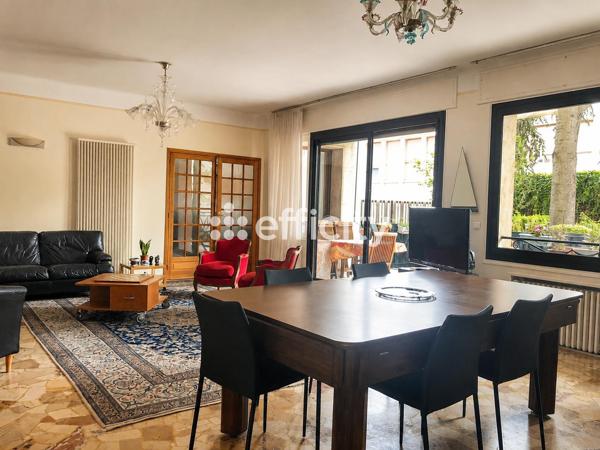 Appartement
         6 pièces
        - 160 m² 1 070 000 € *