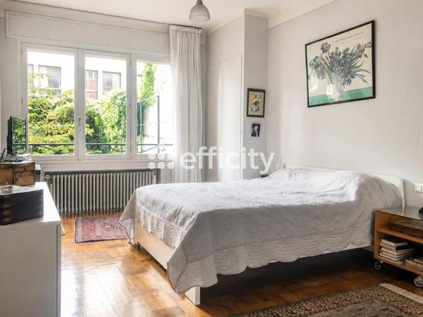 Appartement
         6 pièces
        - 160 m² 1 070 000 € *