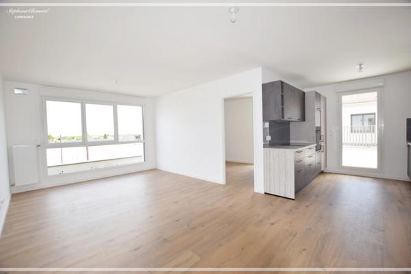 À VENDRE – T3 avec grande terrasse – Dernier étage – stationnement – Saint-Bonnet-de-Mure