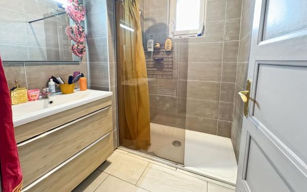 Immeuble à vendre    7 pièces • 157 m2 Valence