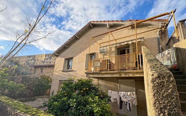 Immeuble à vendre    7 pièces • 157 m2 Valence