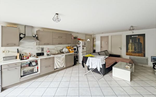 Immeuble à vendre    7 pièces • 157 m2 Valence