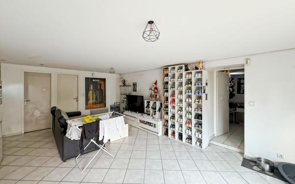 Immeuble à vendre    7 pièces • 157 m2 Valence