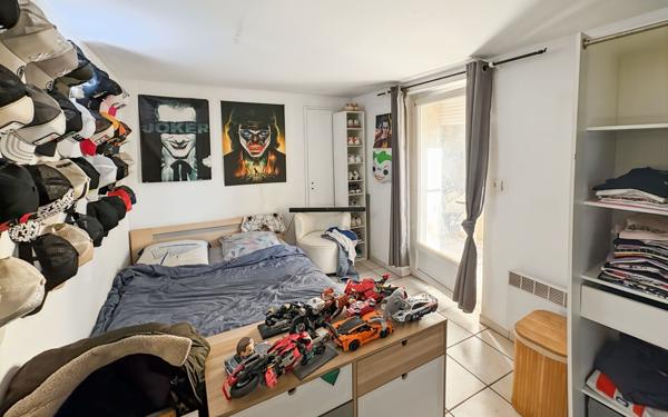 Immeuble à vendre    7 pièces • 157 m2 Valence