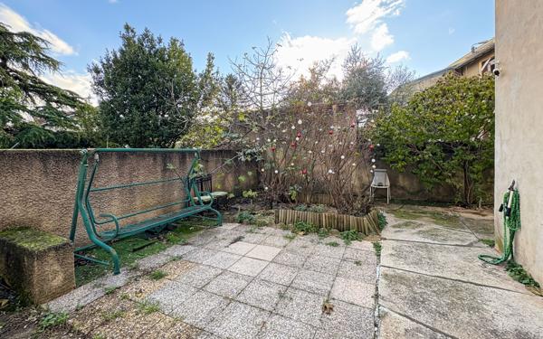 Immeuble à vendre    7 pièces • 157 m2 Valence