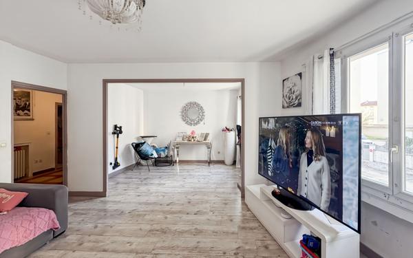 Immeuble à vendre    7 pièces • 157 m2 Valence