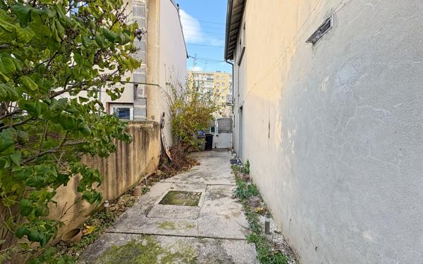 Immeuble à vendre    7 pièces • 157 m2 Valence