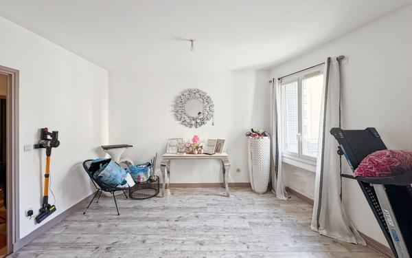 Immeuble à vendre    7 pièces • 157 m2 Valence