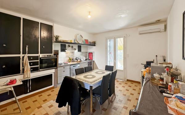 Immeuble à vendre    7 pièces • 157 m2 Valence